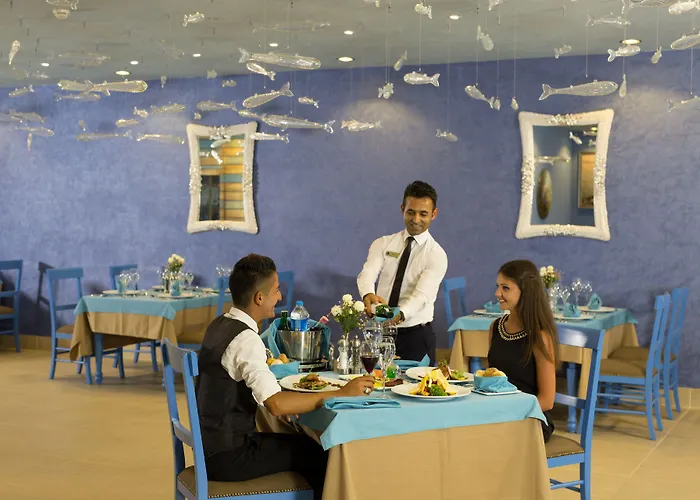 Royal Taj Mahal Hotell Side