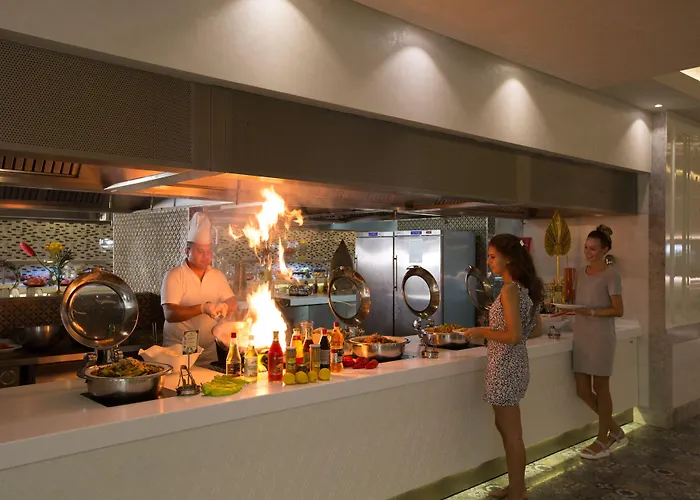 Royal Taj Mahal 5* Side