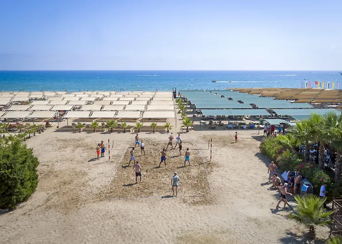 Royal Taj Mahal 5* Side