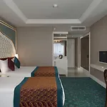 Hotel Royal Taj Mahal Side
