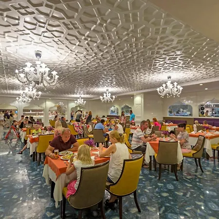 Royal Taj Mahal 5* Sidé