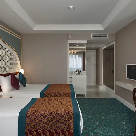 Hotel Royal Taj Mahal Side