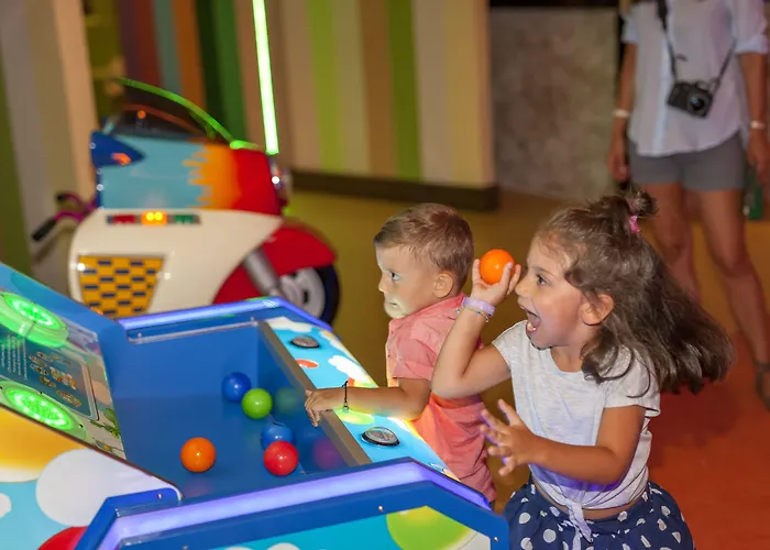 Royal Taj Mahal Hotel 5*