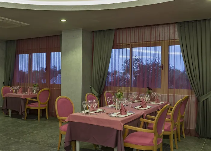 Royal Taj Mahal Сіде