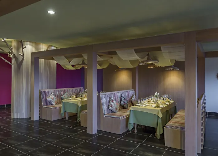 Royal Taj Mahal Сіде