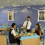 Royal Taj Mahal Hotell Side