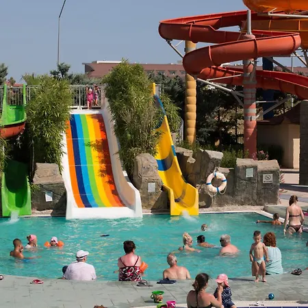 Royal Taj Mahal 5* Side