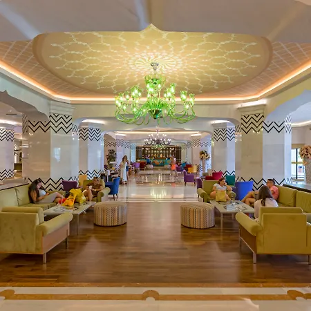 מלון Royal Taj Mahal