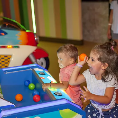 Royal Taj Mahal Szálloda 5*