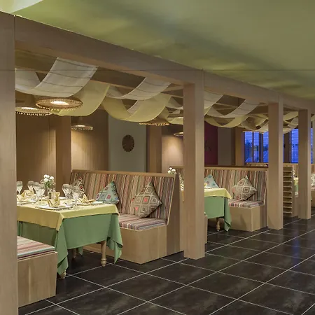 Royal Taj Mahal Szálloda 5*