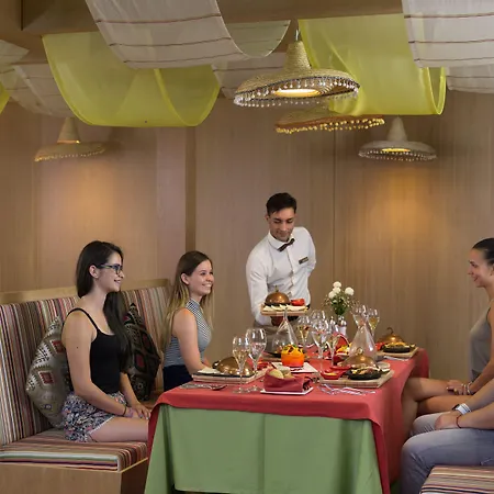 Royal Taj Mahal 5* Side