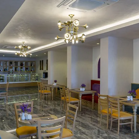 Royal Taj Mahal Hotel