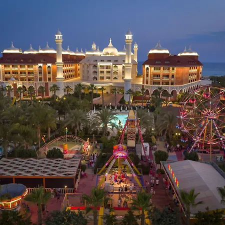 Royal Taj Mahal Szálloda 5*