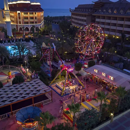 Royal Taj Mahal Szálloda 5*