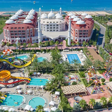 Royal Taj Mahal 5* Side