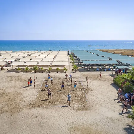 Royal Taj Mahal 5* Side