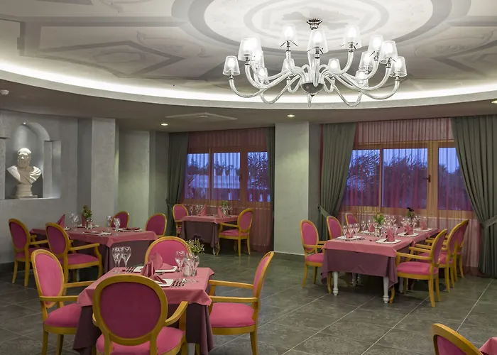 Royal Taj Mahal Hotel 5*