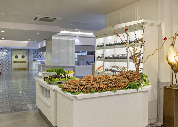 Royal Taj Mahal Side